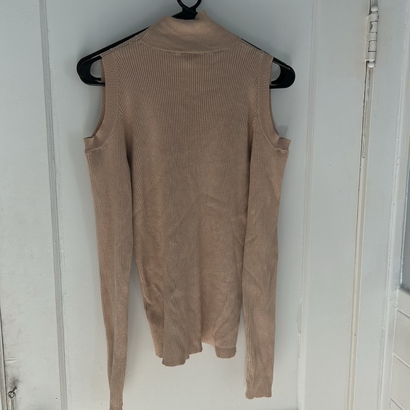 Jeweled neck line top - Picture 4 of 4